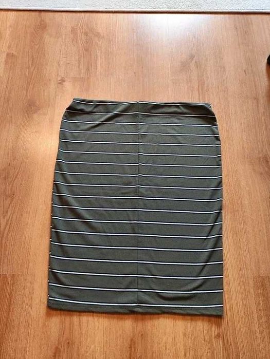 Spódnica dopasowana ołówkowa w paski
