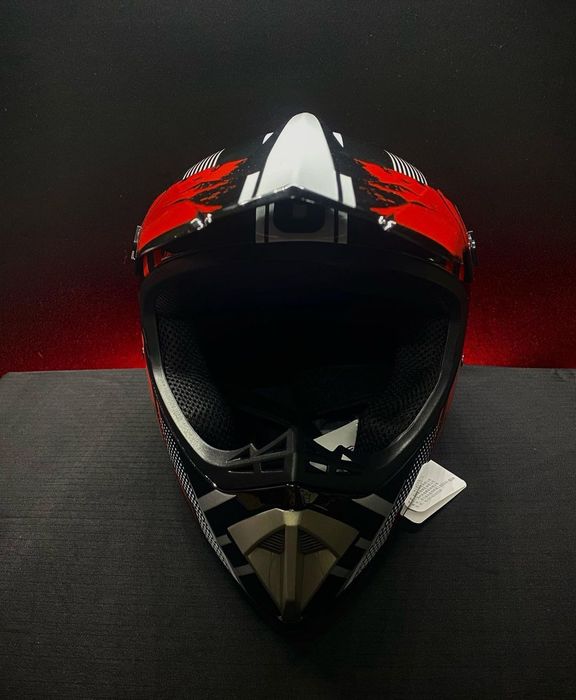 Кросовий шлем за малі гроші