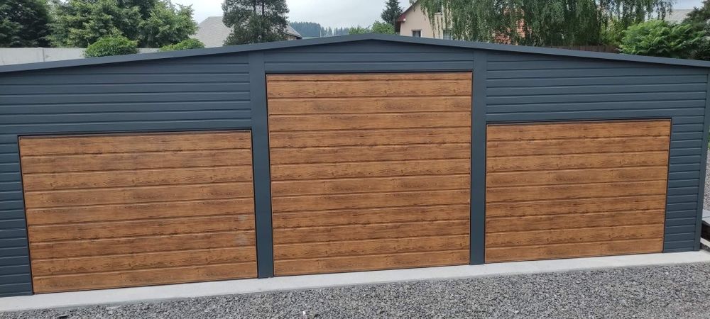 Garaż blaszany 10x7 grafit mat bramy złoty dąb