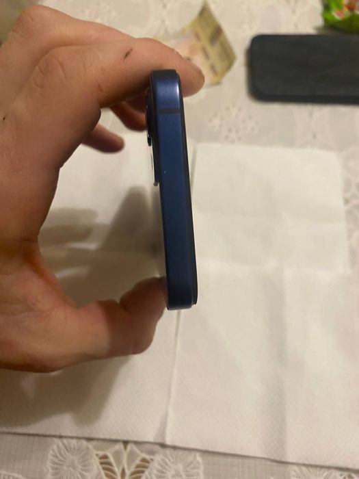 Айфон 12 з чихлом та зарядкою