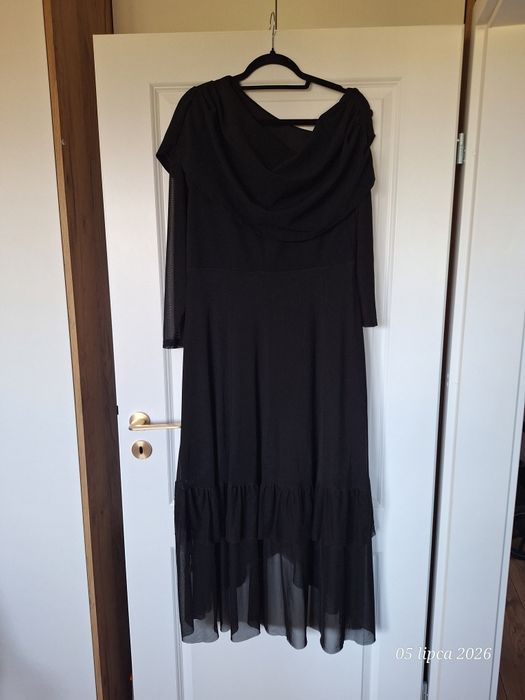 Elegancka sukienka Shein 46 odkryte ramię