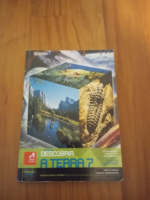 Livro escolar de ciências naturais