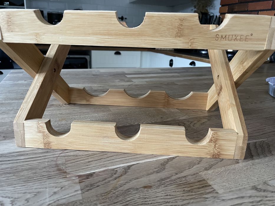 Stojak na wino z bambusa