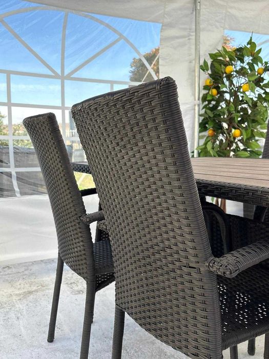 Mesa com 4 cadeiras em promoção!