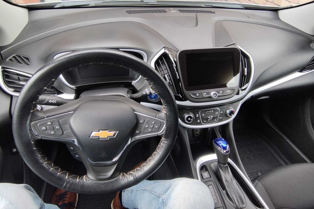 Chevrolet Volt II PHEV Шевроле Вольт 2 плагін гібрид 2018 року