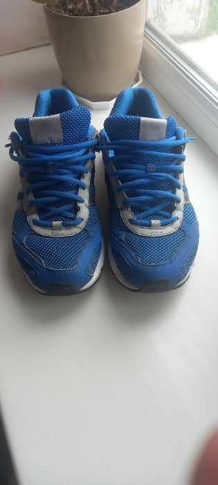 Кроссовки синие Adidas в хорошем состоянии продам недорого