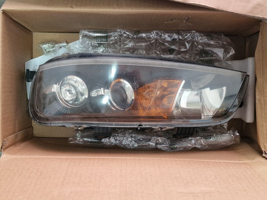 Par de Faróis Dianteiros | Fiat Punto