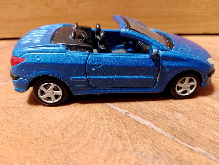 Продам інерційну машику у відмінному стані