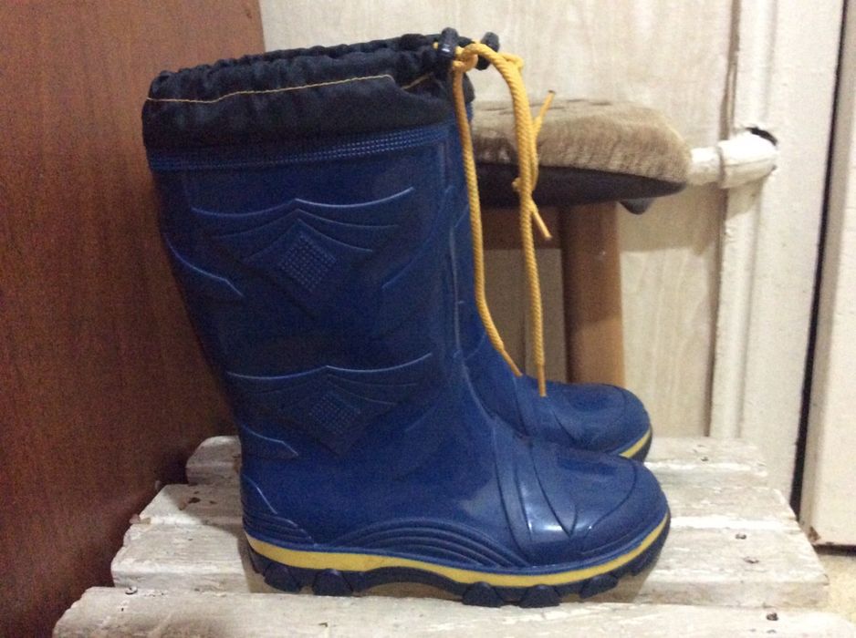 Продам сапожки резиновые тёплые