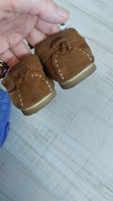 Buty chłopięce r. 34(21-21,5cm) Skórzane mokasyny plus klapki/crocsy