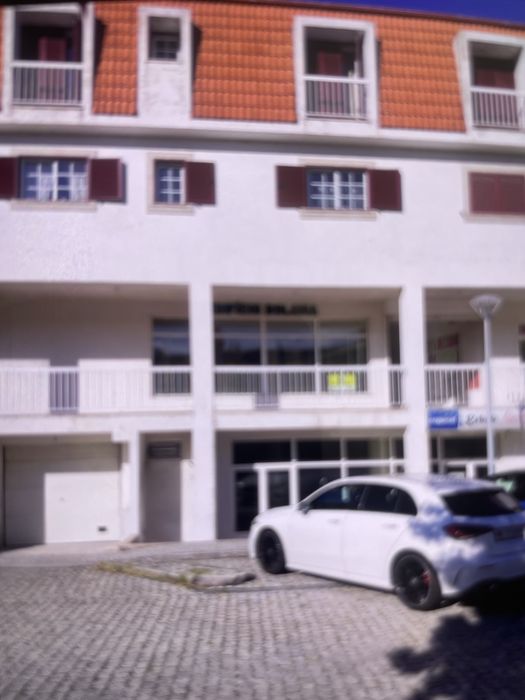 Lugar GARAGEM  no centro da Vila