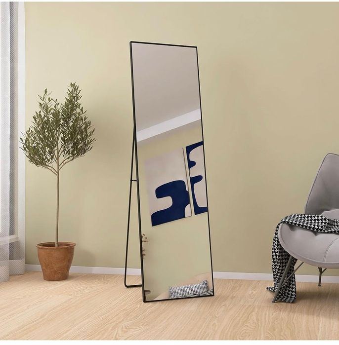 Lustro stojace w ramię czarnej