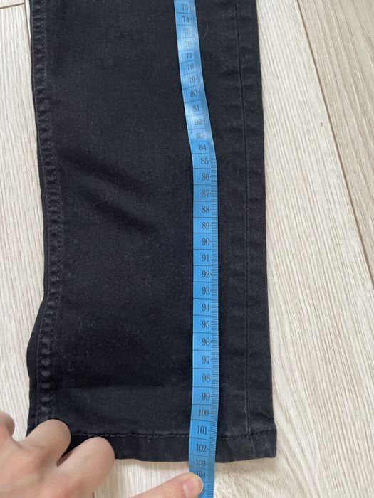 Jak nowe czarne klasyczne jeansy skinny fit