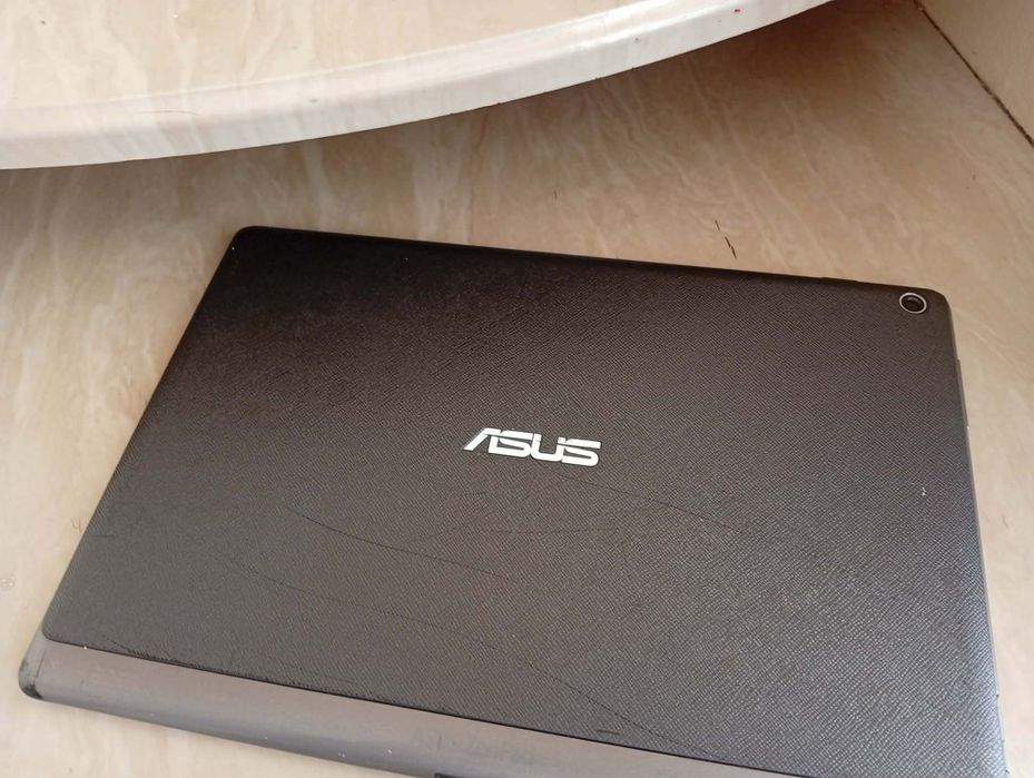 Планшет асус в  гарному стані