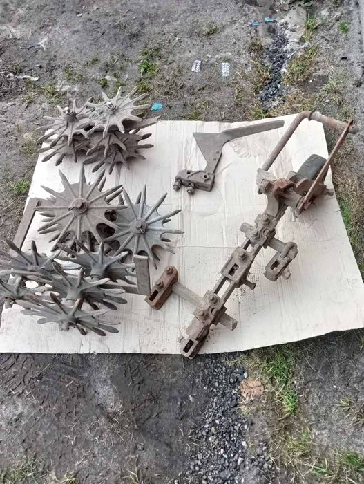 Продам опорне колесо лемеші кріплення передплужника