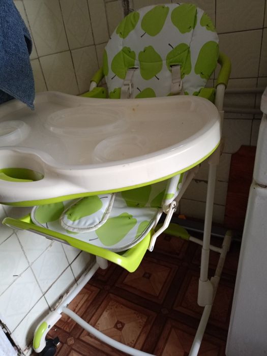 Дитячий столик для годування