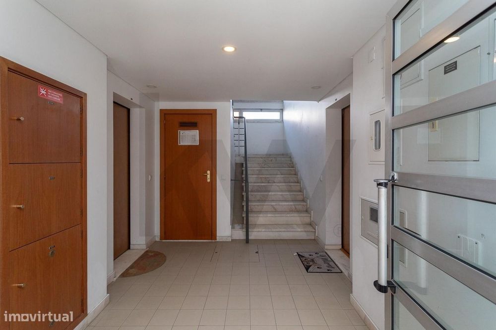 T3 com Varanda e Excelente Luminosidade | Amadora
