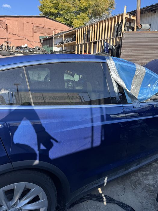 Двері передні праві, задні праві Tesla Model X, розборка тесла X 3 Y