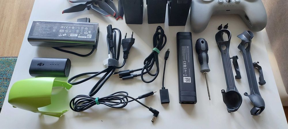 DJI FPV combo + (3 baterie, HUB, arm braces) - wylatane tylko 2h20min