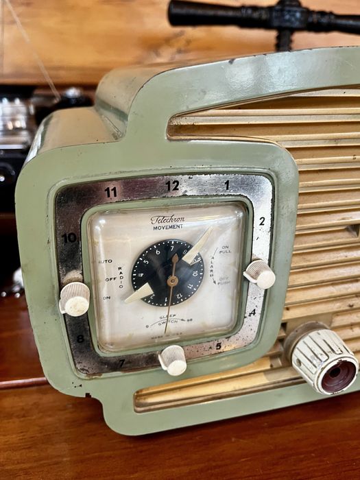 Antigo e raro rádio / relógio despertadar