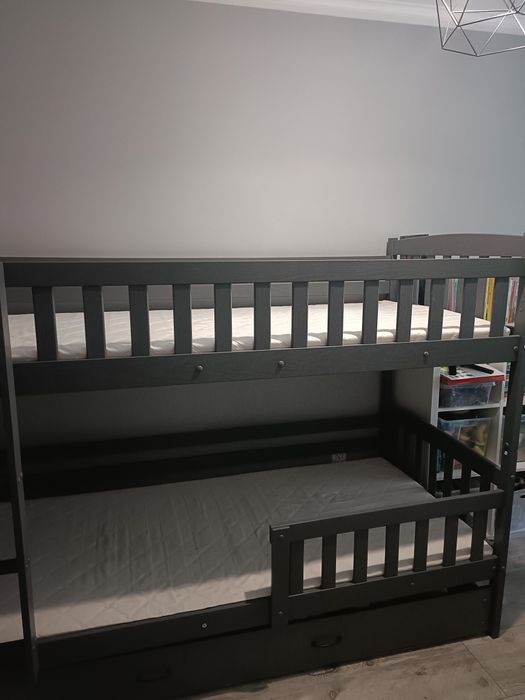 Łóżko piętrowe chłopięce