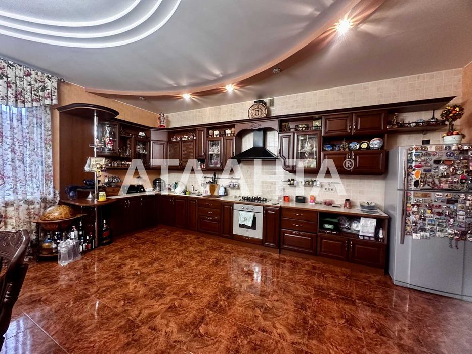 Дом Капитальный. Лиски.10 соток.293м.кв.35кухня.285тыс$