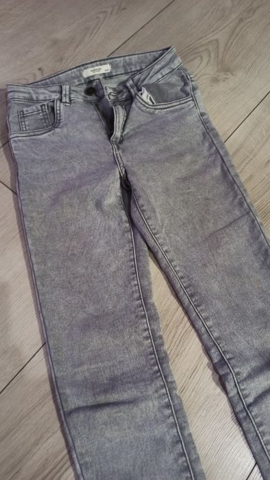 Spodnie jeansy 40 zł para 152