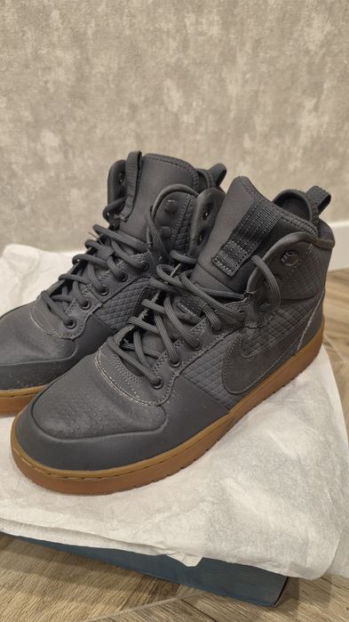 Nike Court Borough Mid Winter