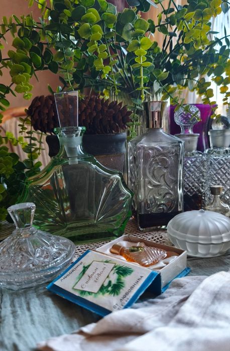 Флаконы пустые от духов шкатулка пудреница статуэтка подарок винтаж