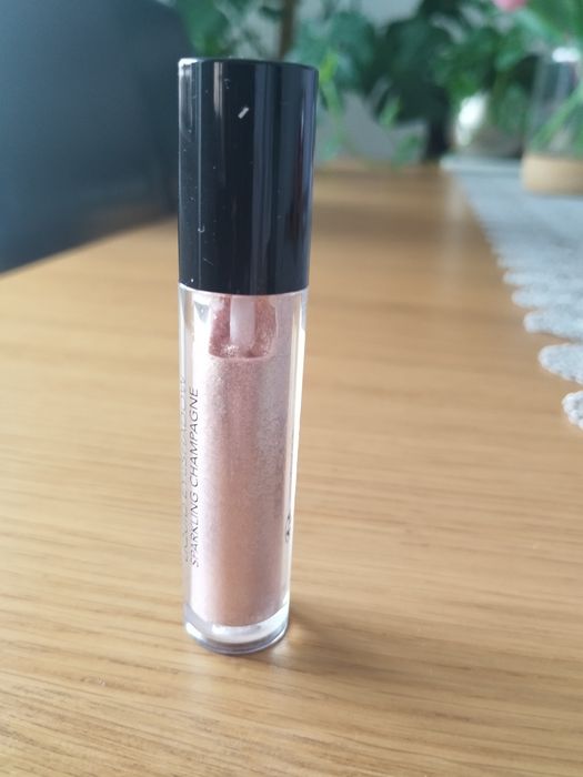Douglas liquid eyeshadow sparkling champagne