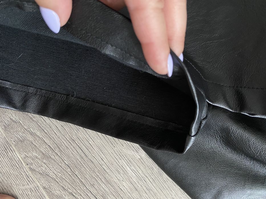 Кюлоти з шкірзамінника бренду Kiomi