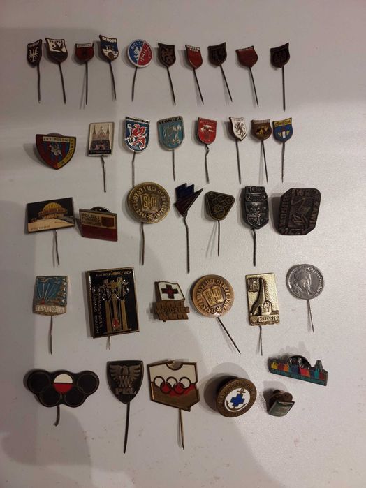 Przypinki, wpinki, stare odznaki 37 szt.