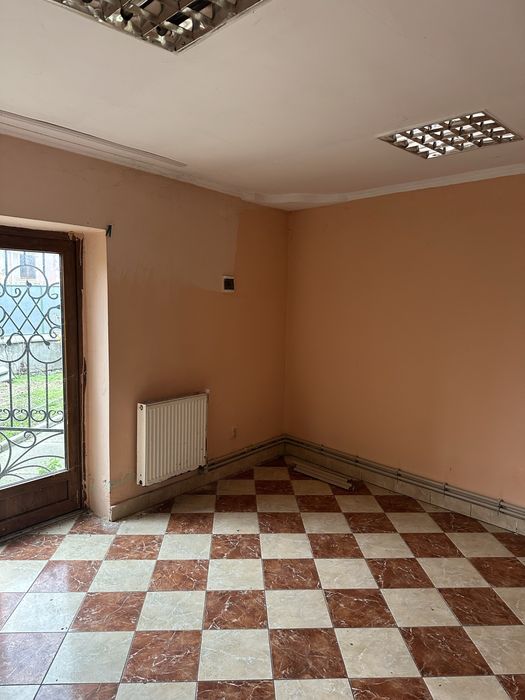 Квартира по вул. Армійська, 33 (1 поверх) м. Тячів