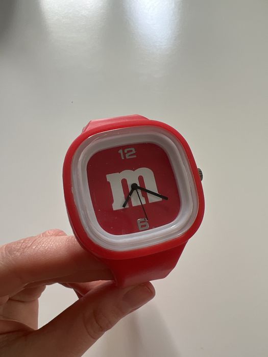 Zegarek nowy czerwony
