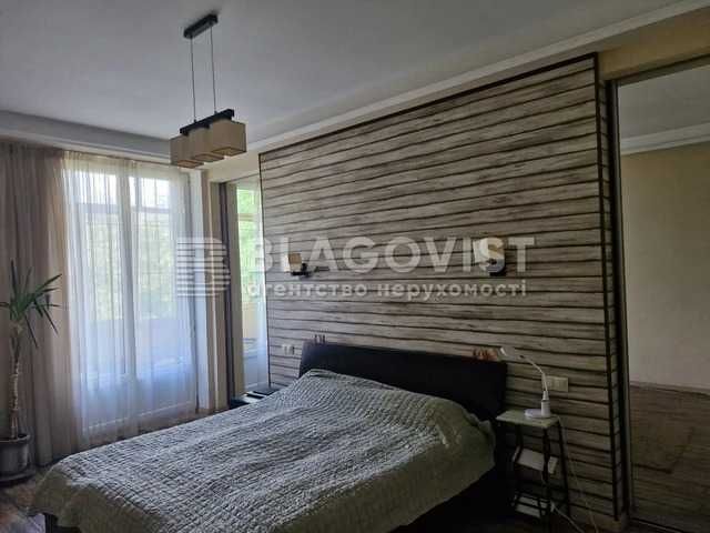 Продаж 4 кімнатна Сталінка вул  Джохара Дудаева 11