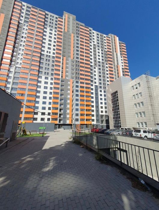 1к  Дніпровська Мрія, Сосюри 6Б, євродвушка, 53м2, монолiт, видова