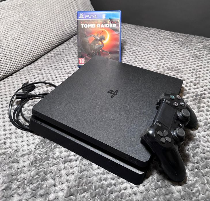Sprzedam konsolę PS4 slim z padem + gra, okablowanie niski soft 6.5