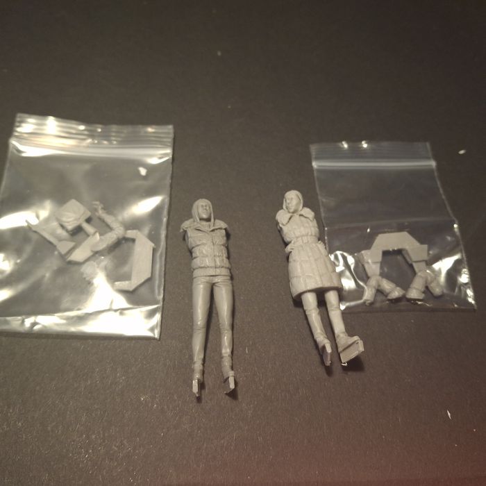 2 figurki Evolution Miniatures Girls