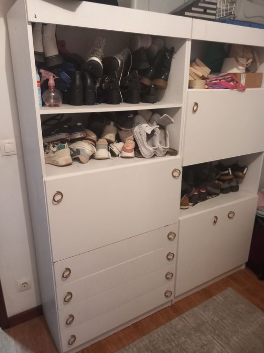 Quarto completo com móvel