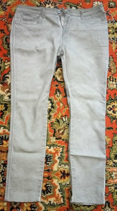 ждинсы в обтяжку серые