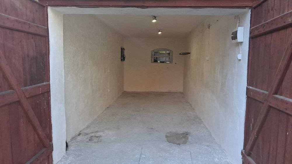 Wynajmę Garaż 19,7 m² | Pełne Oświetlenie + 4 Gniazdka | Czysty i Bezpieczny