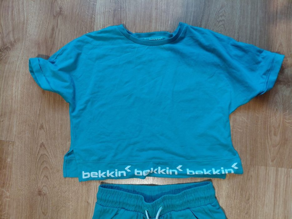 Bluzka i spodenki marki Bekkin, rozmiar 146-152