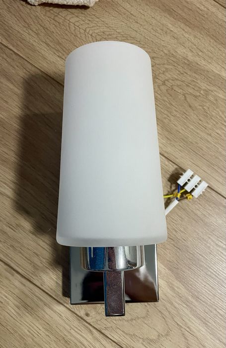 Lampka ścienna, kinkiet