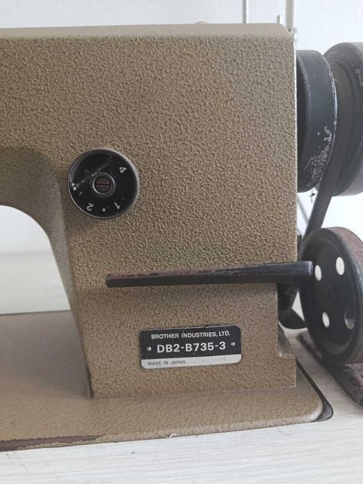 Máquina de Costura Ponto Corrido - Brother DB2-B735-3