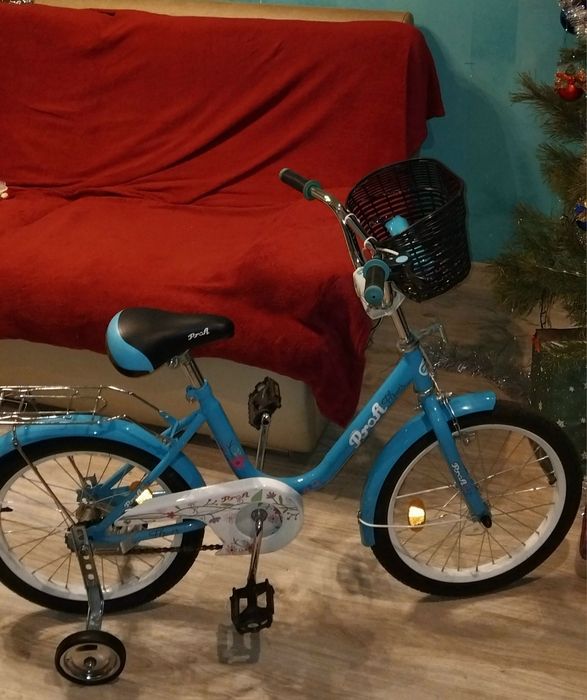 Продам детский велосипед на 18дюймов+корзинка почти новый.