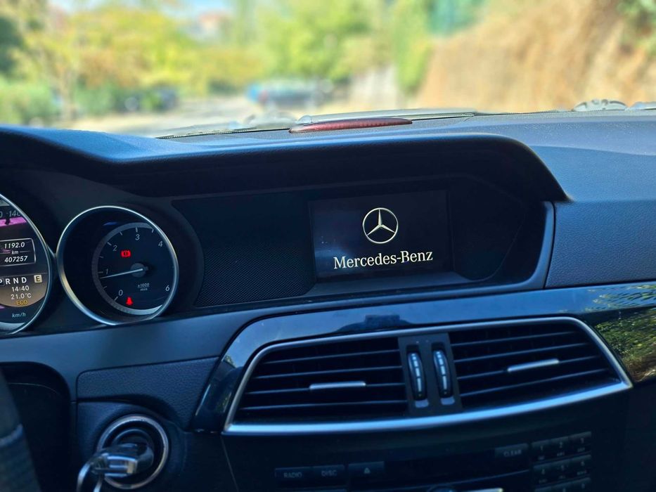 Mercedes C200 - 2.2CDI Caixa Automática