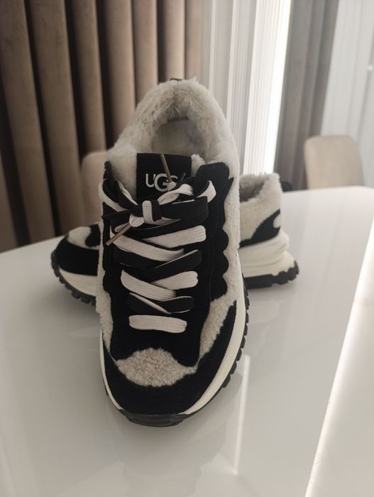 Кросівки UGG на хутрі