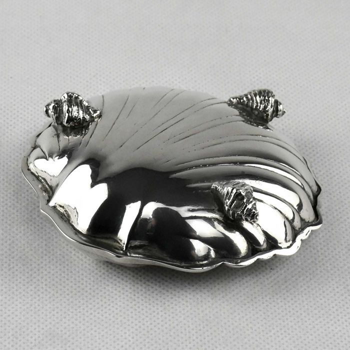 Concha em prata portuguesa com pés em forma de búzio