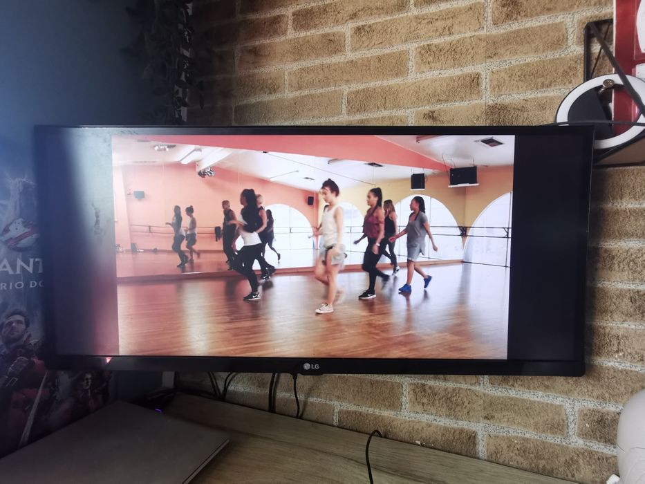 Monitor LG de 30 polegadas