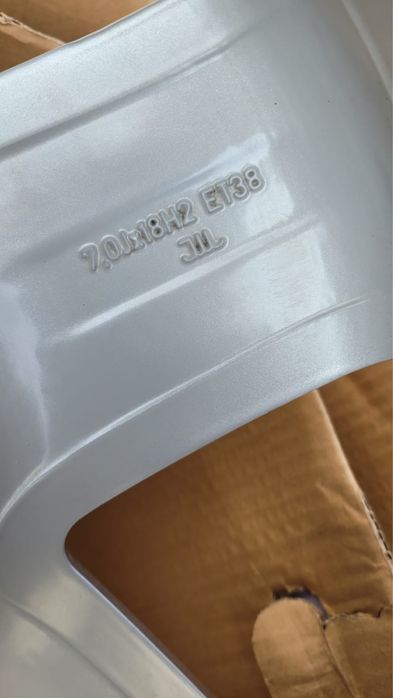 Audi 18” oryginalne super stan.